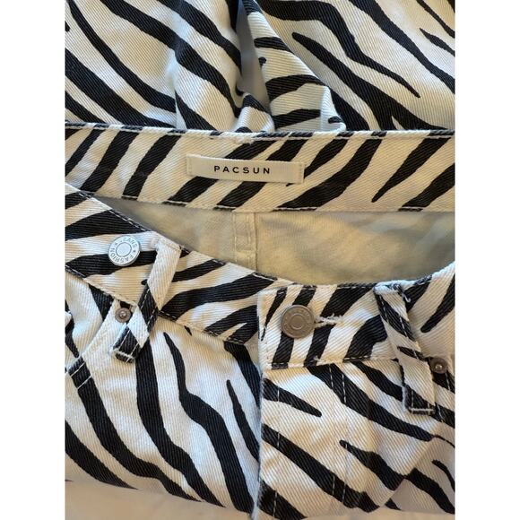 PacSun Women's Zebra Print Dad Jeans High Waist Baggy Straight Size 26 Buttonfly - Picture 3 of 8